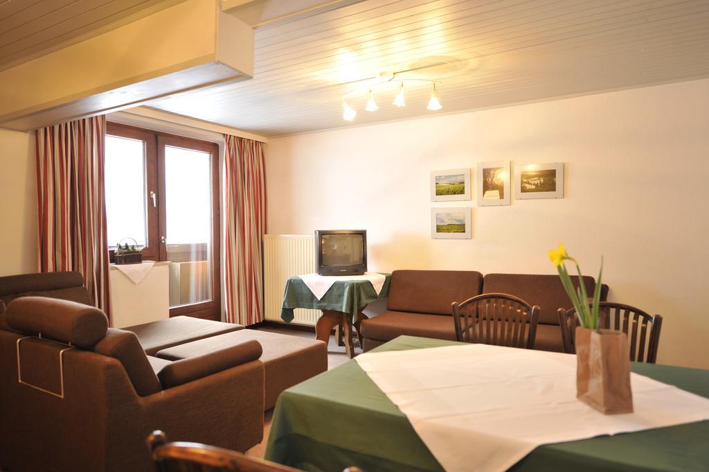 Apparthotel Restaurant Steiners Eben Im Pongau Ruang foto